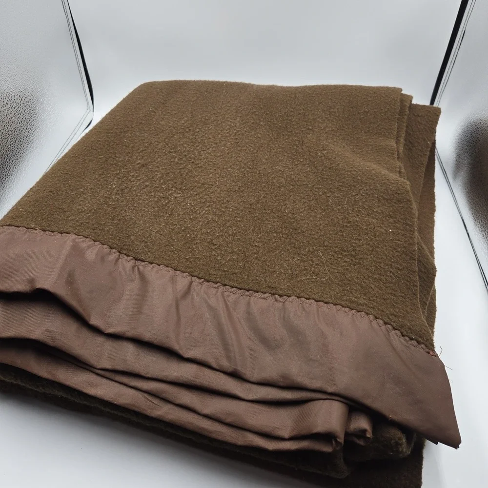 Vtg Stevens Utica Thermal Chocolate Brown Blanket Satin Trim USA‎ Acrylic 64x80